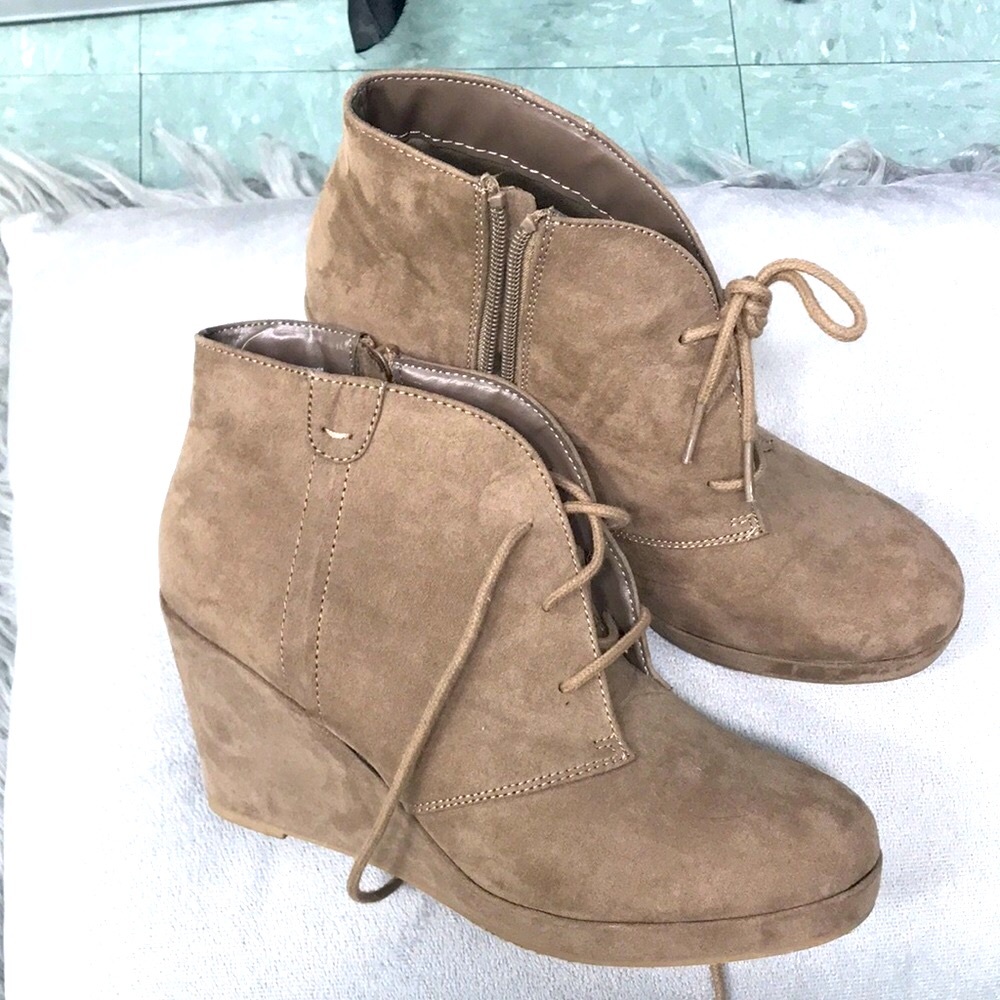 Merona taupe suede wedges size 8.6